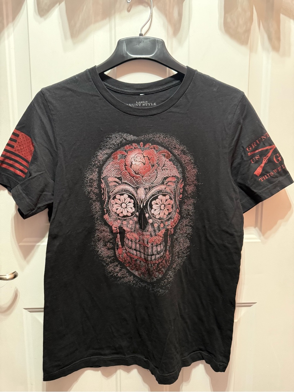 Grunt Style Black T-Shirt with Red Floral Sugar Skull Graphic Size L